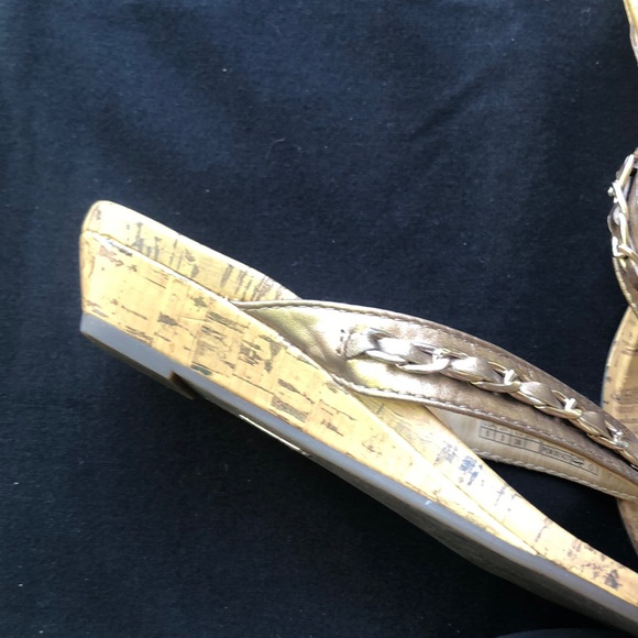 EUC Vionic bronze & gold sandals - Picture 2 of 4